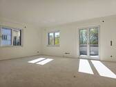 Wohnzimmer mit Terrassenzugang - 4 Zimmer Etagenwohnung zum Kaufen in Leipzig