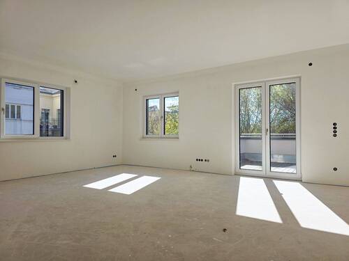 Wohnzimmer mit Terrassenzugang - 4 Zimmer Etagenwohnung zum Kaufen in Leipzig