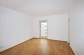 Blick in das Schlafzimmer mit Ankleidezimmer - 