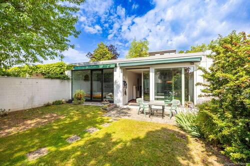 Blick auf das Haus - 4 Zimmer Bungalow in München
