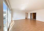 Wohn-/Esszimmer - 