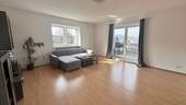 Wohnzimmer.jpeg - Berching-OT Pollanten ! Helle geräumige 3-ZW, 94 m², im 1.OG, großer Balkon