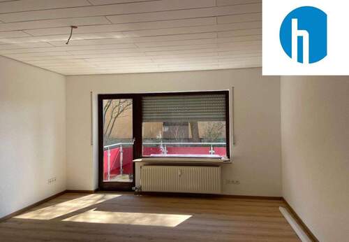 Sonniges Wohnzimmer - Neu renovierte 3-Zimmerwohnung mit Balkon
