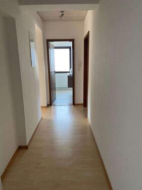 Flur - Etagenwohnung mit 75,00 m&sup2; in Forchheim zur Miete