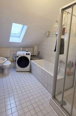 Bad mit Wanne - Dusche -Fenster.jpg - 