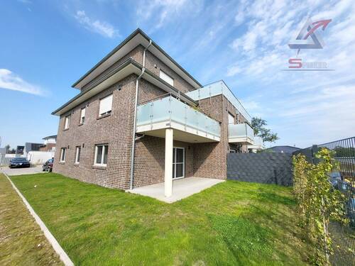 seitlicher Blick auf die Terrasse - 