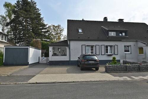 Außenansicht - 4 Zimmer Doppelhaushälfte zum Kaufen in Mülheim