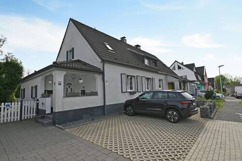 Außenansicht - 4 Zimmer Doppelhaushälfte in Mülheim