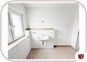 Duschbad mit WC und Fenster - 