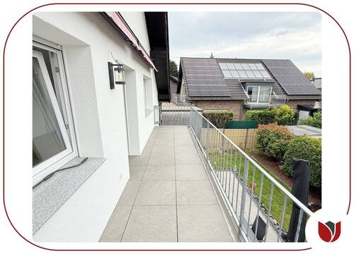 Balkon mit 2 Markisen
- 