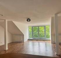 PINNEBERG: ATTRAKTIVE DACHGESCHOSSWOHNUNG