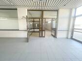 AnKaSa Immobilien GmbH_Maklerempfehlung Leipzig Markkleeberg Markranstädt Borna_Gewerbefläche Verkaufsfläche Lagerhalle_Eingang links - Halle zur Miete in Leipzig