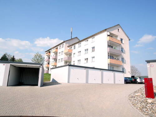 Hausansicht mit Balkon - Helle, gepflegte Erdgeschosswohnung mit Balkon in Northeim am oberen Sultmer