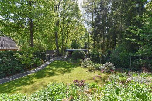 Gartenparadies umgeben von Bäumen, Sträuchern und Blumen - Einfamilienhaus mit 226,00 m² in Soderstorf zum Kaufen