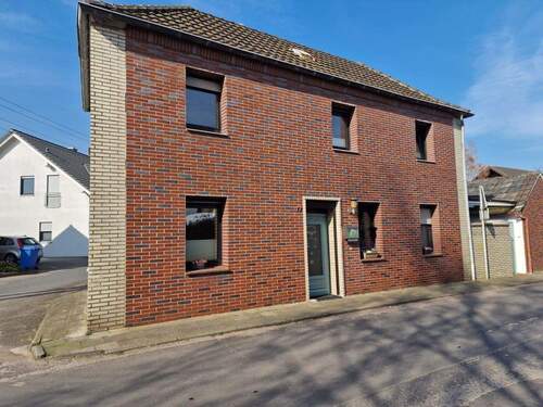 frisch gestrichene Haustüre - 