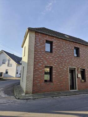 Haus Seitenansicht - 4 Zimmer Einfamilienhaus zum Kaufen in Nettetal