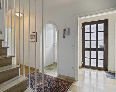 Eingangsdiele - 5 Zimmer Einfamilienhaus zum Kaufen in Ratingen