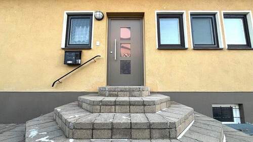 Außenansicht Eingang - 6 Zimmer Einfamilienhaus in Bellenberg