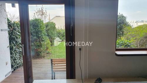 Gartenblick und Fernblick - vom Wohnzimmer aus - 