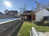 Garten mit Outdoor-Pool - 7 Zimmer Mehrfamilienhaus, Wohnhaus in Wiesbaden