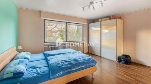 1. OG Schlafzimmer 1 - 