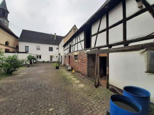 Innenhof - 9 Zimmer Bauernhaus, Landhaus in Herxheimweyher