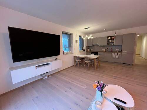 großzügiger Wohnbereich - 