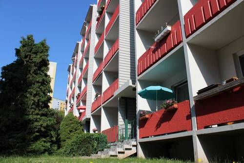 Vorderansicht - Attraktive 5-Raum-Wohnung mit 2 Bädern