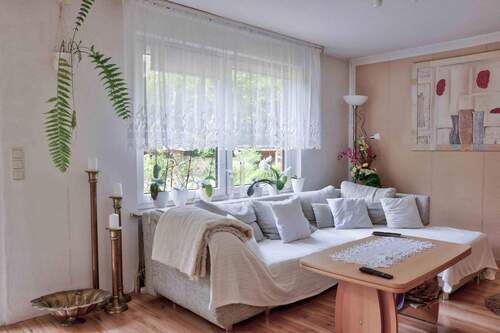 Wohnzimmer im Erdgeschoss - 9 Zimmer Einfamilienhaus in Bleckede