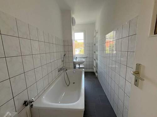 Bad - Etagenwohnung mit 50,00 m&sup2; in Zwickau zur Miete