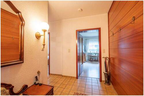 Flur im Erdgeschoss - 8 Zimmer Mehrfamilienhaus, Wohnhaus in Elmshorn