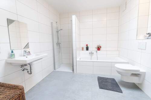 Badezimmer 1_resized.jpg - 