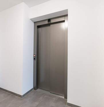 Fahrstuhl (1)_resized.jpg - 