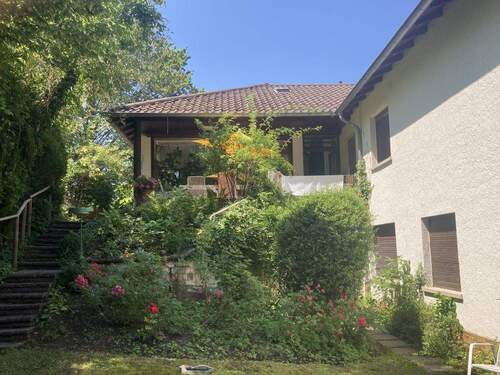Blick zur Terrasse - 8 Zimmer Bungalow zum Kaufen in Wiesbaden