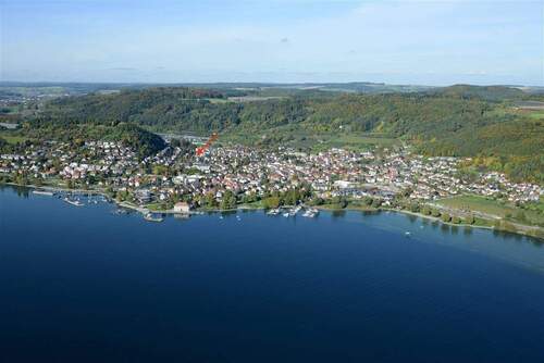 Luftbild mit Pfeil - Etagenwohnung mit 70,00 m&sup2; in Bodman-Ludwigshafen zum Kaufen