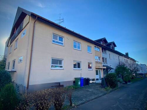 Eingangsseite.jpeg - Drei-Zimmer DG-Wohnung in solidem 3-Fam.Haus