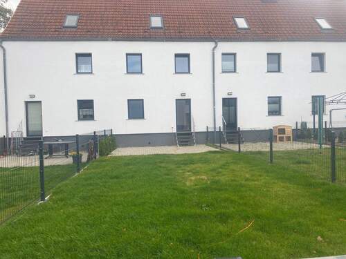 Objektansicht - Zweitbezug nach Sanierung! Reihenmittelhaus mit eigener Terrasse im schönen Seegebiet Mansfelder Land!