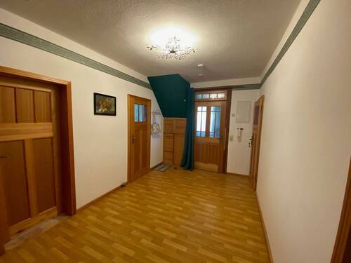 Flur mit Blick zum Wohnungseingang - Etagenwohnung mit 70,00 m&sup2; in Jena zum Kaufen