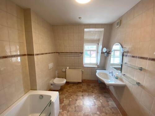 Tageslichtbad mit Wanne - 