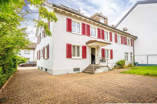 Ansicht West - Mehrfamilienhaus mit 4 freien Wohnungen und Laden in der Stadt