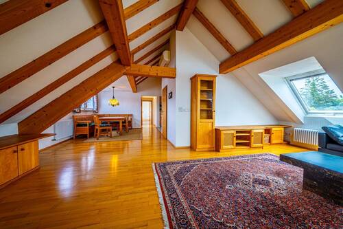 Dachgeschoss-Wohnung - 