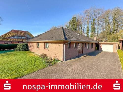 Hausansicht - Großzügiger Bungalow mit Gartenidylle - Wohnen auf einer Ebene