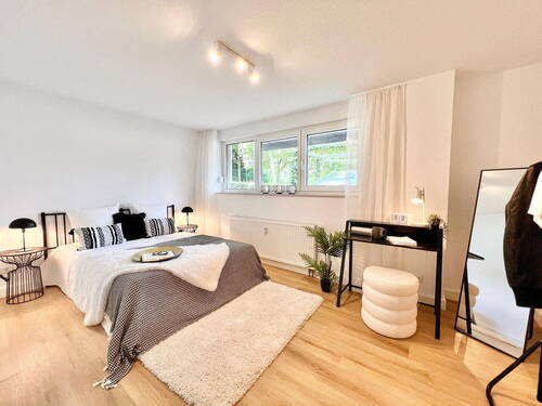 Schlafzimmer - Kaufen satt mieten - Renovierte 2-Zimmerwohnung im beliebten Stadtteil Durlach