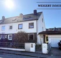 WEIGERT: Charmante Doppelhaushälfte mit Garage, liebevoll angelegtem Garten und vielem mehr - Eichenau