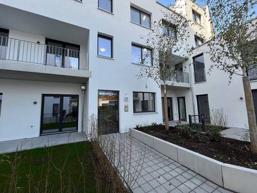 Hauseingang - 2-Zimmer-Wohnung mit EBK und Terrasse im ruhigen Innenhof!