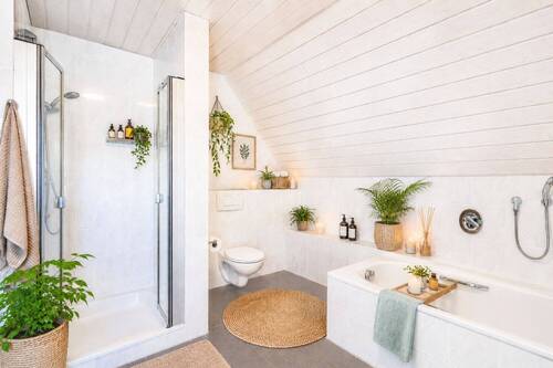 KI Familienbad mit Badewanne und Dusche Obergeschoss - 