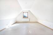 original, eines von drei Zimmern im Dachgeschoss - 