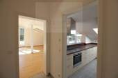 Flur mit Küche - Etagenwohnung mit 93,00 m&sup2; in Unterhaching zur Miete