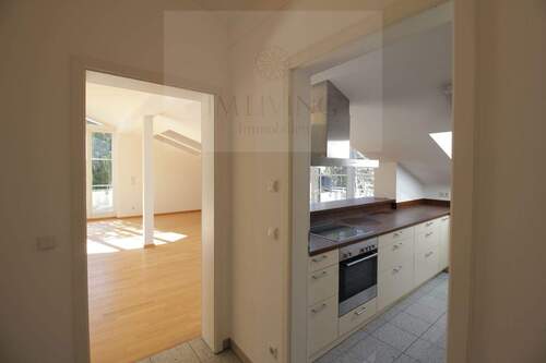 Flur mit Küche - Etagenwohnung mit 93,00 m&sup2; in Unterhaching zur Miete