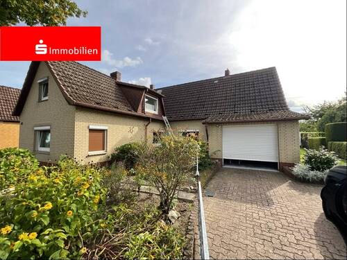 Straßenansicht - Einfamilienhaus nebst Garage in beliebter und zentraler Lage von Pinneberg!